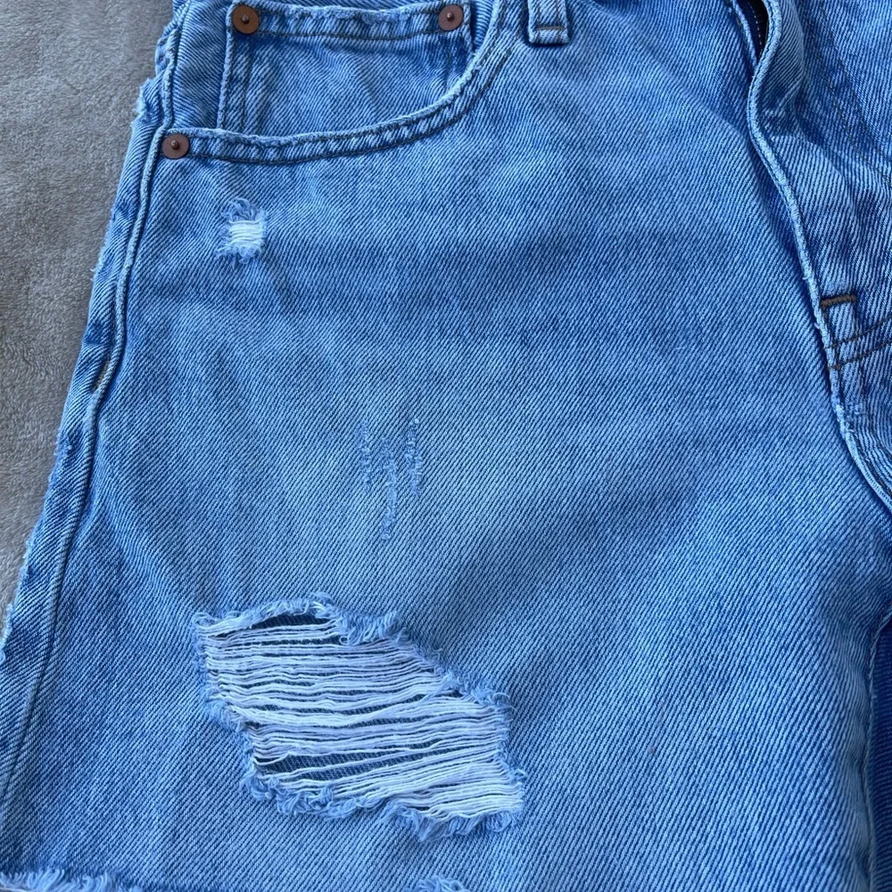 • Madewell Relaxed Mid-Length Distressed Denim Shorts Size 25 - Picture 9 of 9